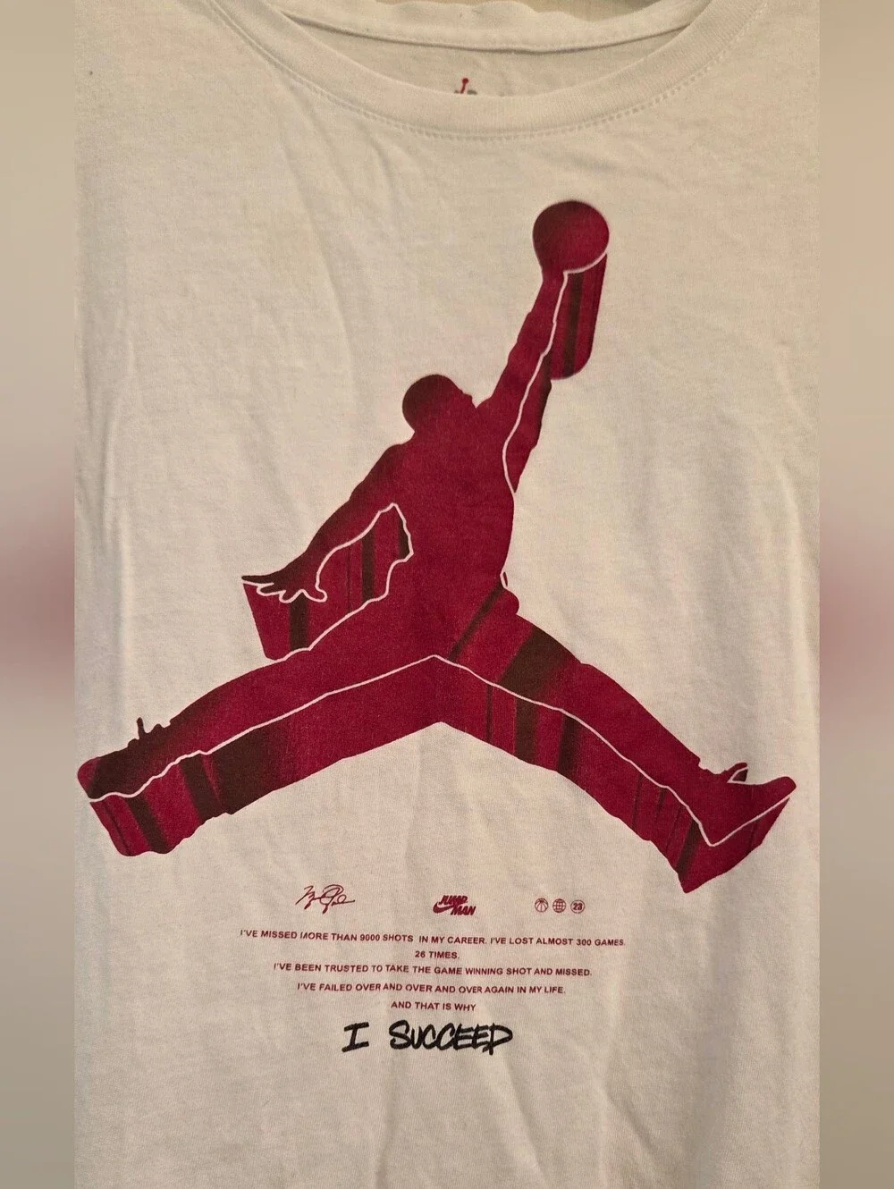 Jordan White T-Shirt with Red Jumpman Graphic KIDS XL (13-15)